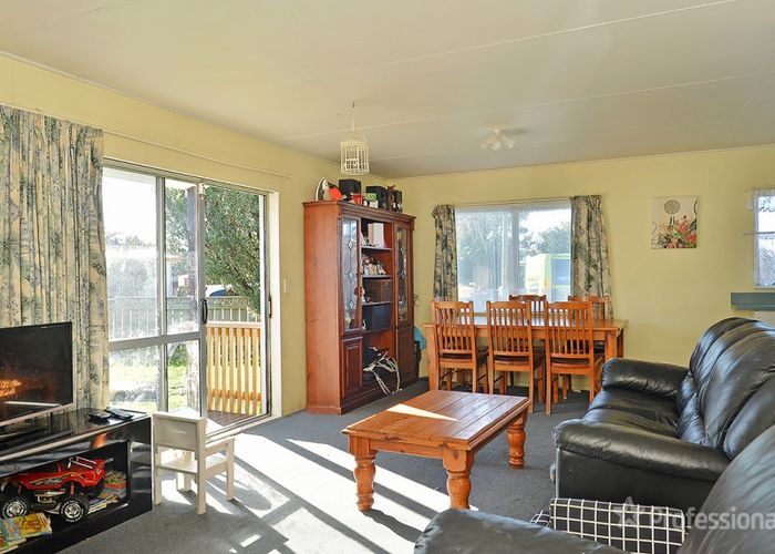  at 72 Woodward Street East, Featherston