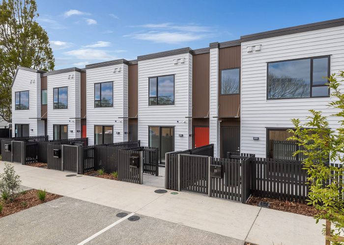  at 33 Isabella Lane, Western Heights, Waitakere City, Auckland