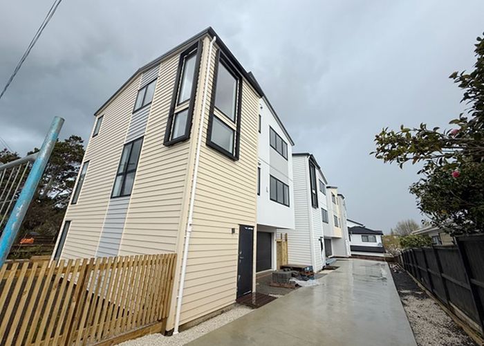  at 73 Hutchinsons Road, Bucklands Beach, Manukau City, Auckland