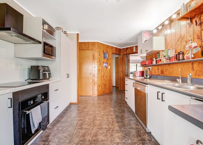  at 2 Hand Road, Helensville, Helensville