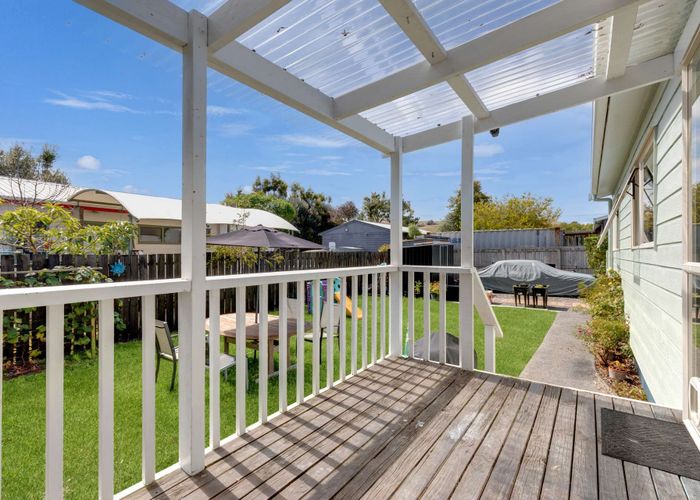  at 2/137 Awaroa Road, Helensville, Rodney, Auckland