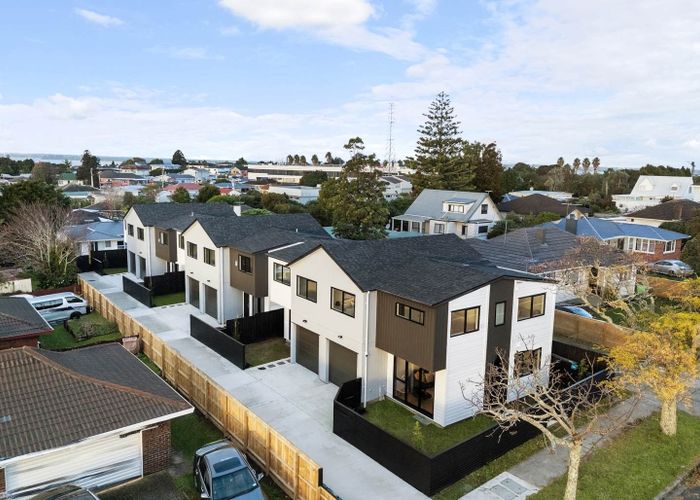  at 37F Flanshaw Road, Te Atatu South, Auckland