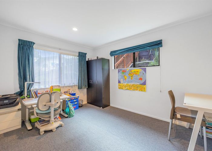  at 2/9 Ridgewood Crescent, Birkenhead, Auckland