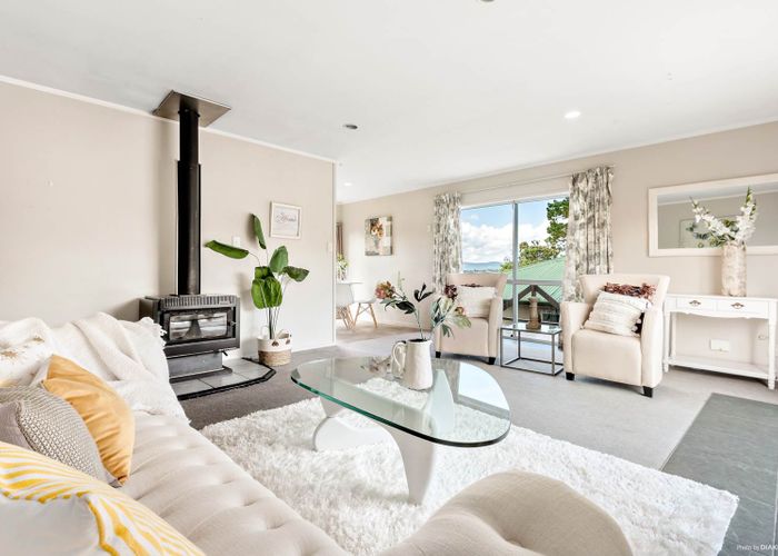  at 4/25 Edgware Road, West Harbour, Auckland
