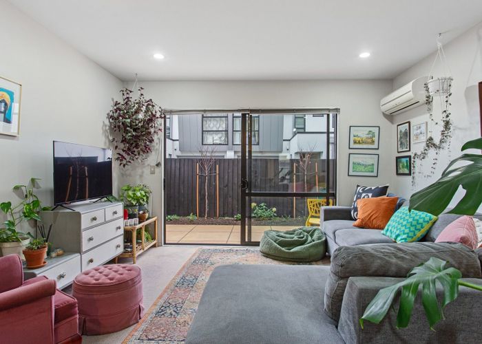  at 2/38 Brockworth Place, Riccarton, Christchurch