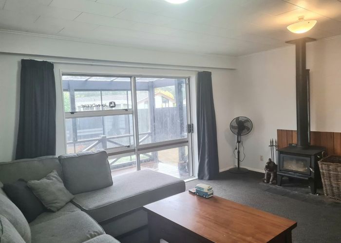  at 2/5B Gemstone Drive, Birchville, Upper Hutt, Wellington