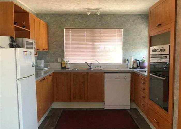  at 27 Petrel Place, Royal Heights, Waitakere City, Auckland