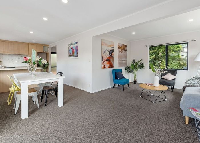 at 1/1018 East Coast Road, Torbay, North Shore City, Auckland