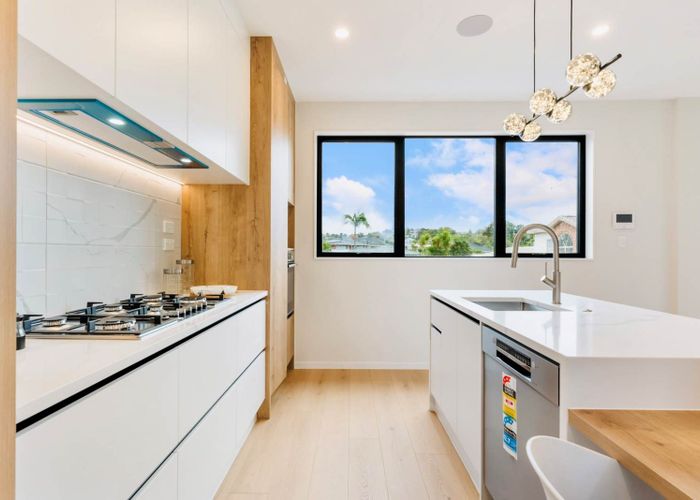  at 126D Chivalry Road, Glenfield, North Shore City, Auckland