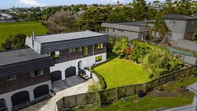  at 2/160 Stapleford Crescent, Browns Bay, Auckland