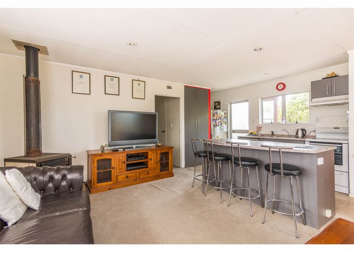  at 17 Hindmarsh Street, Henderson, Auckland