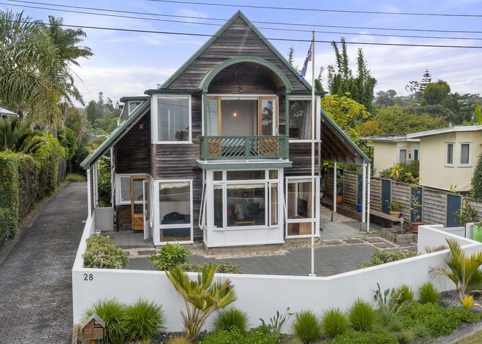  at 28 Marine Parade, Mellons Bay, Auckland