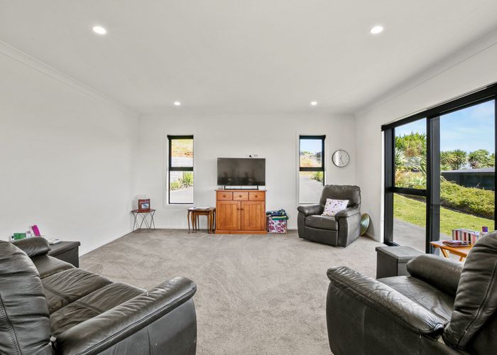  at 3F Honeyfield Drive, Whalers Gate, New Plymouth