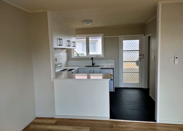  at 2/222 Edmonton Road, Te Atatu South, Auckland