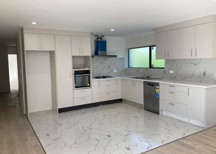  at 10 Gulliver Place, Conifer Grove, Takanini