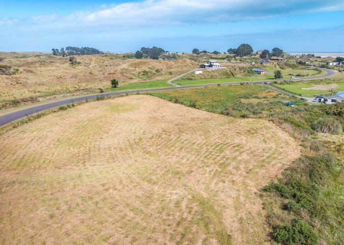 at 92 Strathnaver Drive, Waikawa Beach, Horowhenua, Manawatu / Whanganui