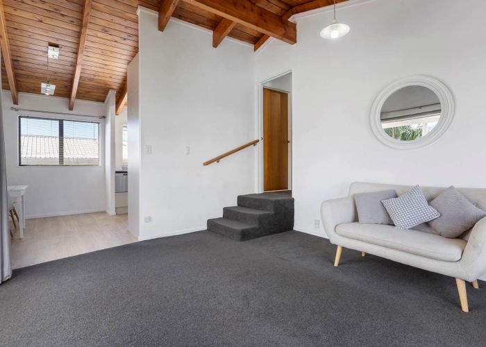  at 2/62 Trias Road, Totara Vale, North Shore City, Auckland