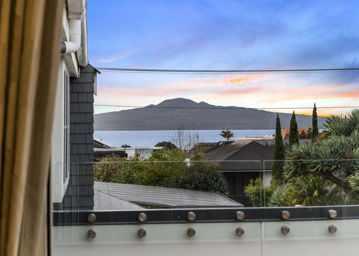  at 2/33 Ronaki Road, Mission Bay, Auckland City, Auckland