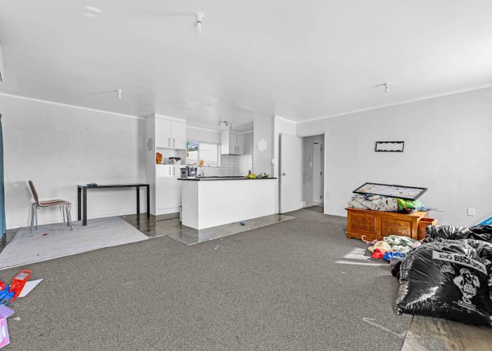  at 2/6 Trounson Avenue, Clendon Park, Manukau City, Auckland
