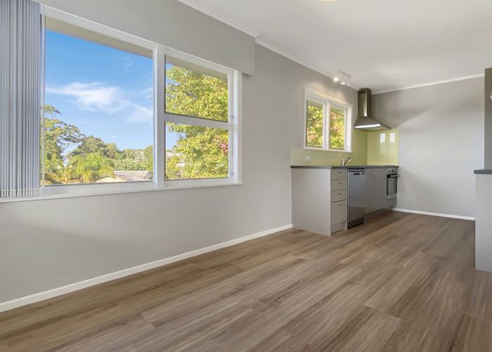  at 52 Cyclarama Crescent, Massey, Waitakere City, Auckland