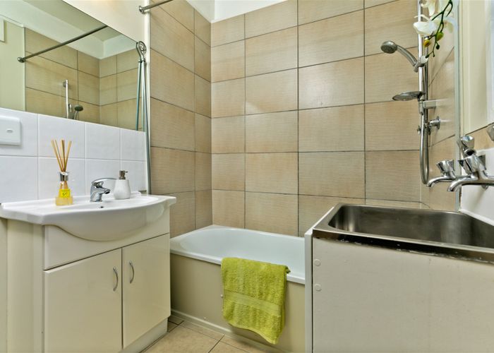  at 6/5 Keeling Road, Henderson, Auckland