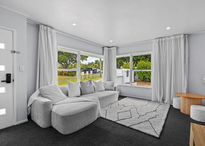  at 1/5 Roberts Avenue, Bayswater, Auckland
