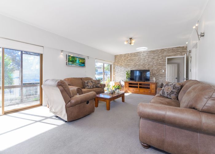  at 4 Simon Ellice Drive, Glenfield, North Shore City, Auckland