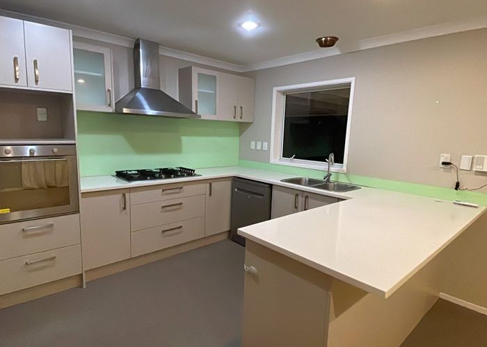  at 37 Fratley Ave, Farm Cove, Manukau City, Auckland