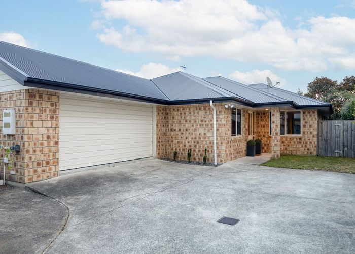  at 17 Edward Street, Grandview Heights, Hamilton