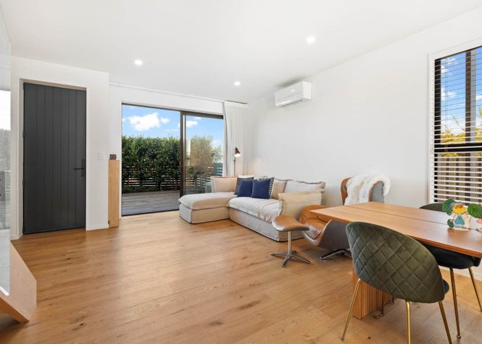  at 31/82 East Coast Road, Milford, North Shore City, Auckland