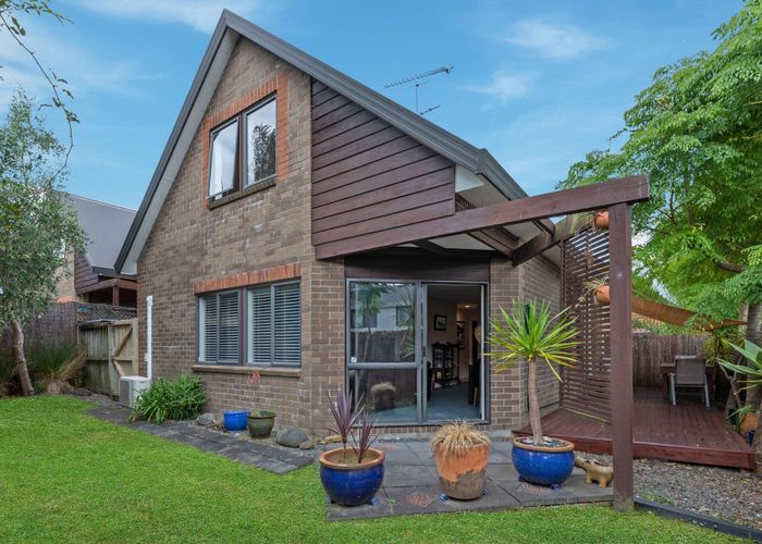  at 8/37 Fields Parade, Oteha, North Shore City, Auckland