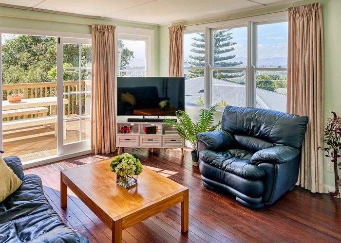  at 10 Hiwi Crescent, Titahi Bay, Porirua