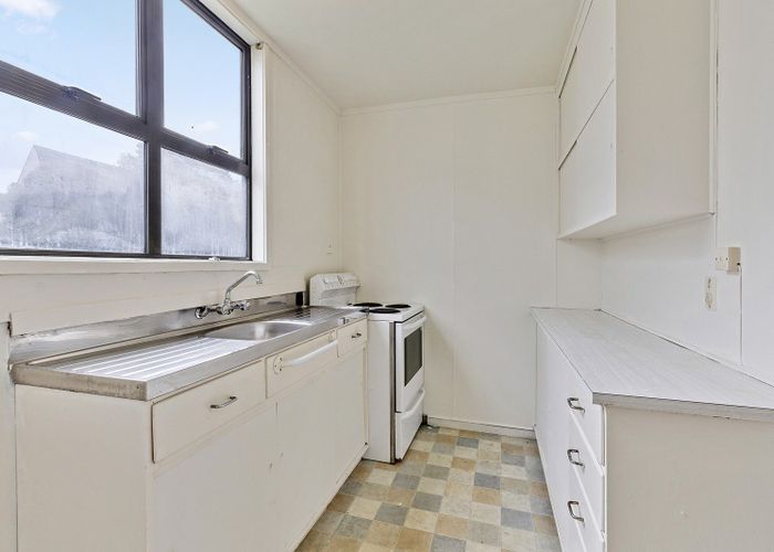  at 7/127 Queens Drive, Lyall Bay, Wellington