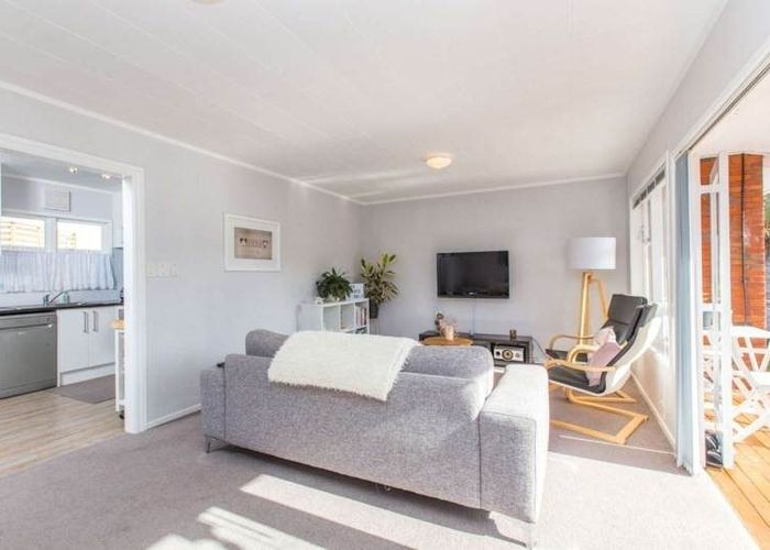  at 2/24 Grassways Avenue, Pakuranga, Manukau City, Auckland