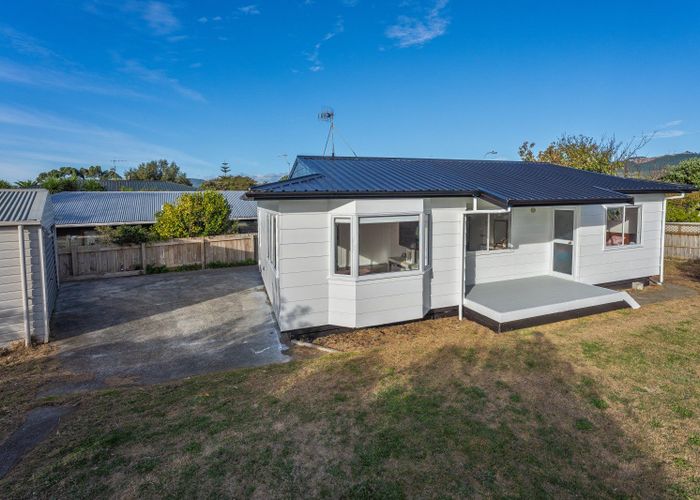  at 4 Ross Grove, Paraparaumu