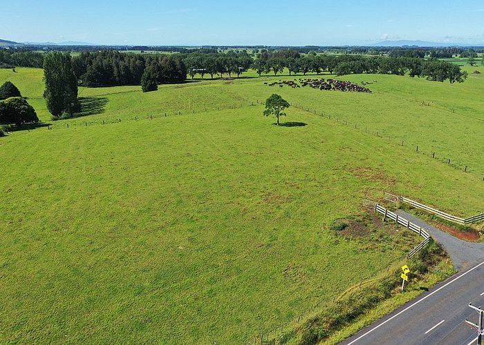  at 1590 Tahuna Road, TE HOE