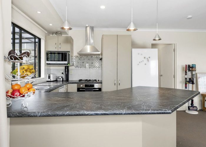  at 2/312 Wairau Road, Glenfield, North Shore City, Auckland