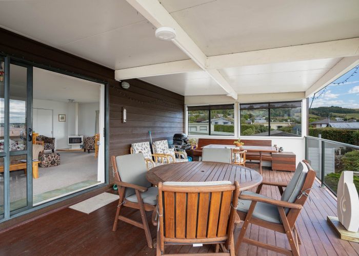  at 1 Scenic Heights, Acacia Bay, Taupo