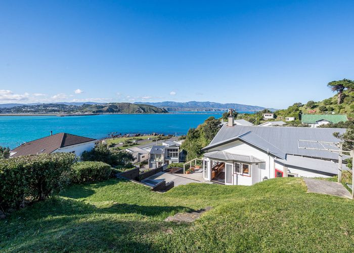  at 10 Hungerford Road, Lyall Bay, Wellington