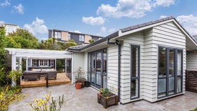  at 15 Ashwood Street, Woodridge, Wellington