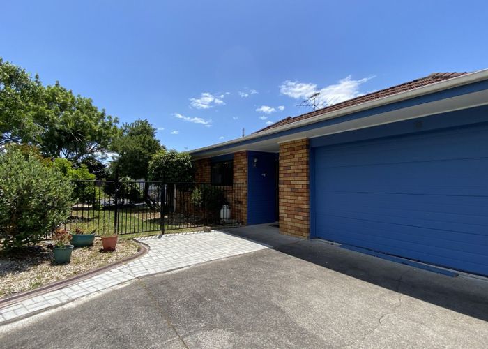  at 33 Dianne Louise Drive, Half Moon Bay, Manukau City, Auckland