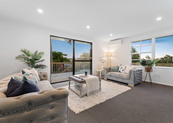  at 10 Hueglow Rise, West Harbour, Auckland