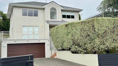  at 1 Garden Lane, Torbay, Auckland