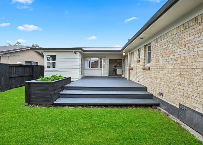  at 224 Fox Street, Hamilton East, Hamilton
