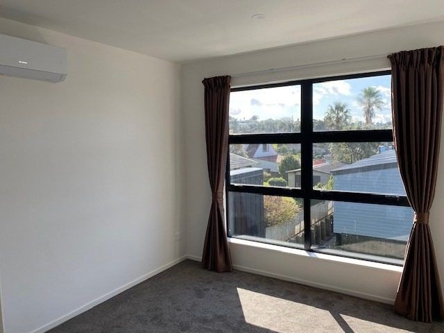  at 2/60 Triangle Road, Massey, Waitakere City, Auckland
