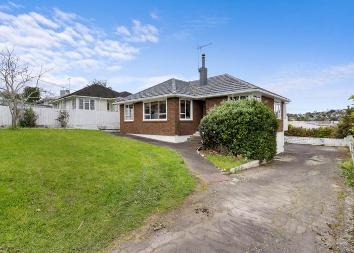  at 5 Raeben Avenue, Hillcrest, Auckland