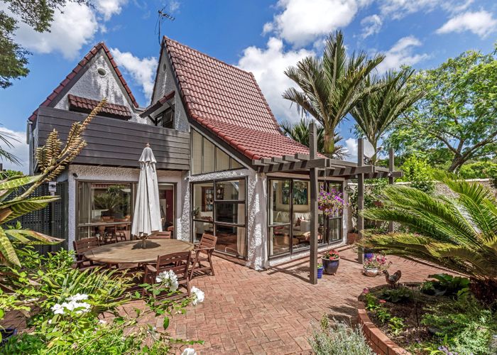  at 2/9 Cobblestone Lane, Hillcrest, North Shore City, Auckland