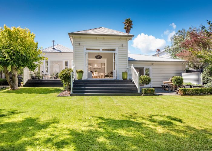  at 7 Summer Street, Stanley Point, Auckland