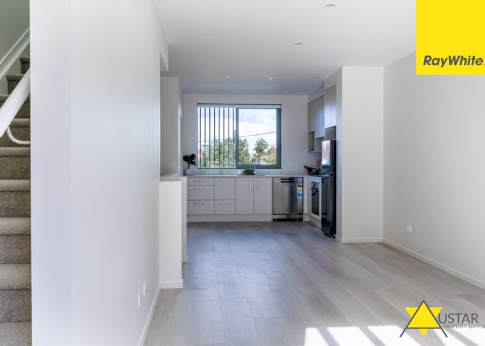  at 7/2 Moor Avenue, Te Atatu Peninsula, Waitakere City, Auckland