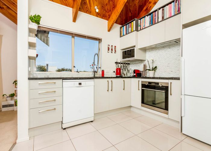  at 1/85 Ocean View Road, Hillcrest, Auckland